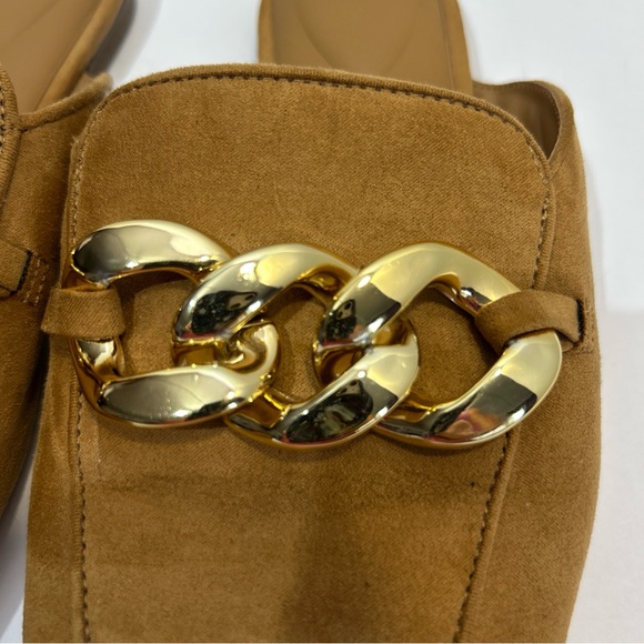 Elegant Tan‎ Loafers with Gold Chain Detail size 7 Preowned - Picture 7 of 9